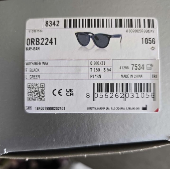 BNIB RAY-BAN WAYFARERS